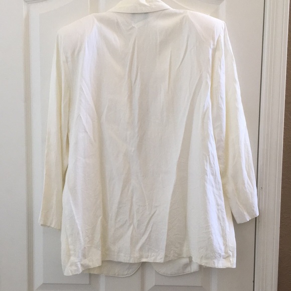 FINAL MARKDOWN Ladies’ Sketch Blazer with Front Pockets medium - Picture 7 of 7